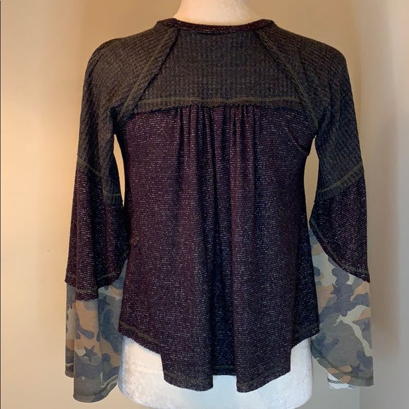 Flowy Silhouette Bell Sleeve Top Small - Picture 6 of 14